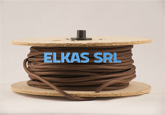 Nossos cabos são certificados. Eles também têm um processo de colagem que os impede de serem desintegrados em sua armadura